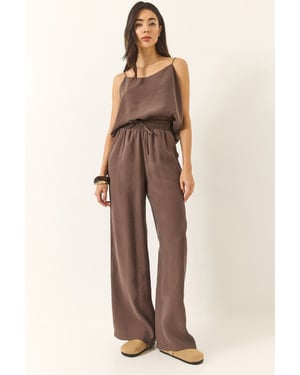 Mouwloze Camisole en Wijde Pantalon Coördinaten Set