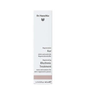Regenererende ritmische behandeling van Dr. Hauschka voor de rijpere huid