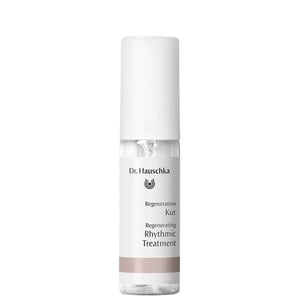 Regenererende ritmische behandeling van Dr. Hauschka voor de rijpere huid