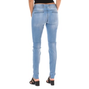 Långa denimbyxor med sliten effekt i elastiskt tyg 70DBF0518 kvinna