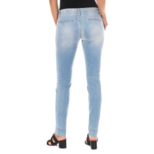 Lång denimbyxa med sliten effekt och smal skärning i fållarna 70DBF0282-D762 dam