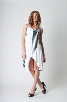 Tuniek met asymmetrisch streepdetail in marineblauw