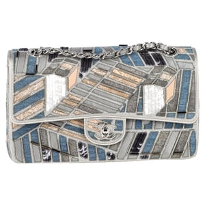 Chanel Medium Classic Patchwork Double Flap Schoudertas in Multicolor Denim