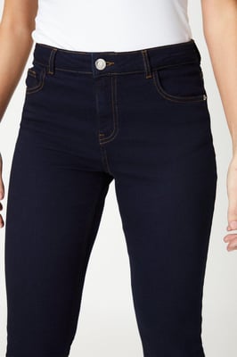 Petite Comfort Stretch Bootcut Jeans