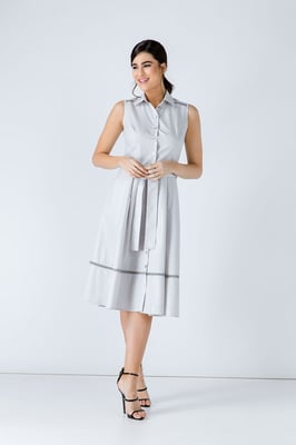 Grijze jurk met knoopdetail