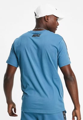 Nike Sportswear Repeat T-shirt Club in stormblauw