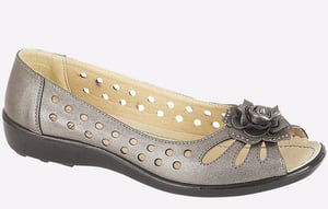 Boulevard Mia Flower Womens