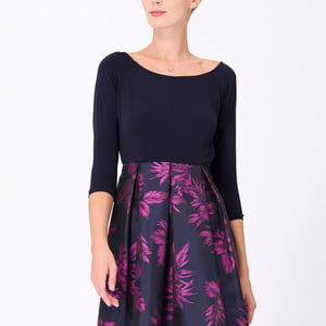 Bi-materiële kleding met bloemenbrokaat