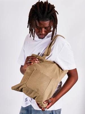 Linen tote bag with front pocket in bay leaf