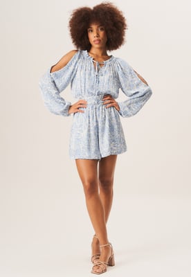 Playsuit med rynkad midja i paisleymönster