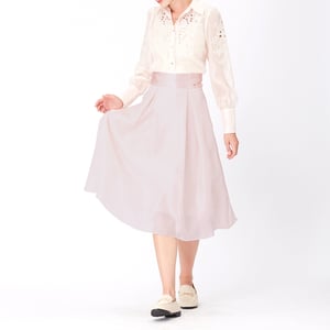 Utsvängd kjol i organza och satin