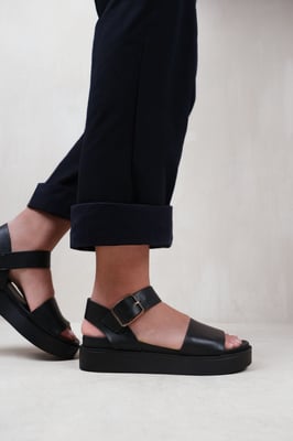 Where's That From Womens 'Phoenix' Classic Flat Sandals With Strap And Buckle Detail