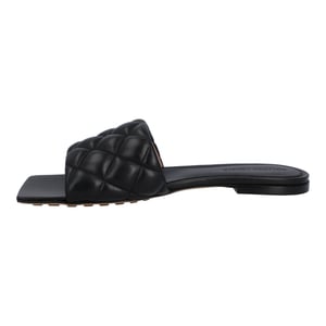 Bottega Veneta Dames Gevoerde Platte Sandalen in Zwart Lamsleer