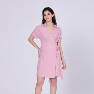 Wikkel minimalistische kleding en Italiaanse kraag