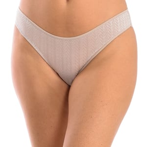 Bikiniunderdel i mikrotyll med fiskbensmönster för dam, modell 3095. Elegant, mjuk och med perfekt passform.