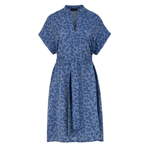 Blauwe jurk met bloemenprint en zijsplitten