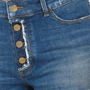 Jeansshorts med fransig fåll för kvinnor C5J17