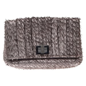Anya Hindmarch Rosalyn Fransad Clutchväska i metalliskt grått läder