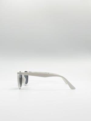 Classic Preppy Square Sunglasses With Key Hole Nosebridge