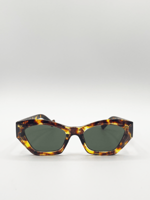 Angular frame cat eye sunglasses
