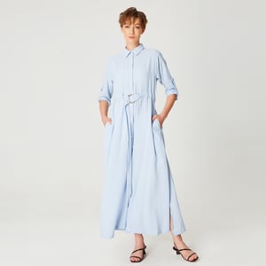 Lång minimalistisk skjortklänning