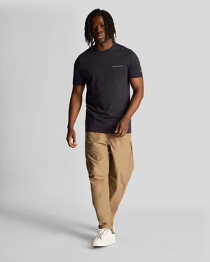 Lyle & Scott Broderad T-shirt i marinblå för herr