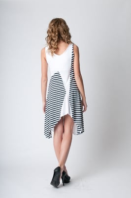 Tuniek met asymmetrisch streepdetail in marineblauw