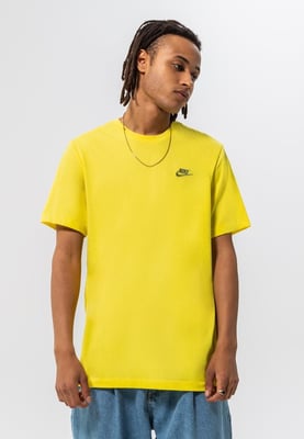 Nike Sportswear Club T-shirt voor heren in geel