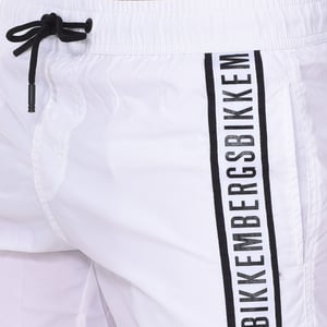 Tape shorts