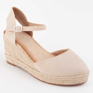 Montevita Sandalen Met Een Sleehak Gynny4 Beige