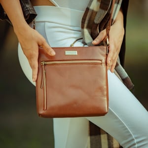 RUE' Polished VT Real Leather Crossbody Bag