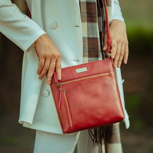 RUE' Polished VT Real Leather Crossbody Bag