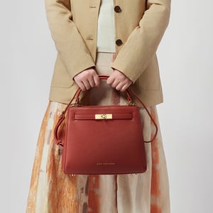 VICTORIA HYDE Victoria III handbag in red-brown