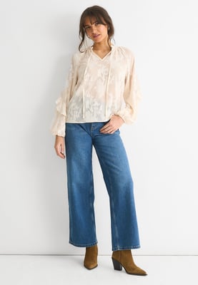 Långärmad blus med blommor i krämfärgad jacquard