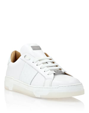 Låga sneakers med monogrammotiv