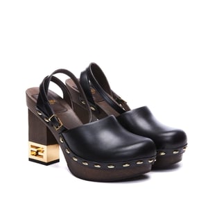 Decoratieve leren pumps met hak