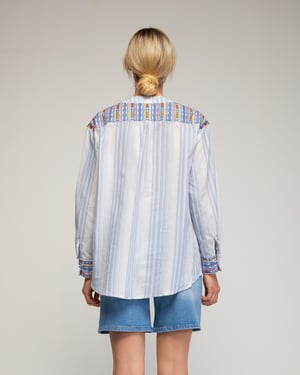 Oversized gestreepte blouse met mao halslijn