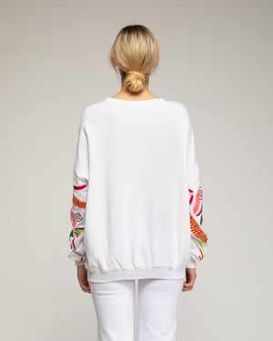 Sweater met borduursel