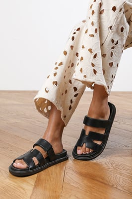 Wheres That From Womens 'Alana' Chunky Link Detail Strap Sandal