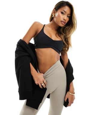 4505 light support ruched front strap back sports bra in black