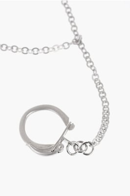 MM6-nålar med säkerhetsnålar och kedjor designade i silver