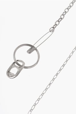 MM6-nålar med säkerhetsnålar och kedjor designade i silver