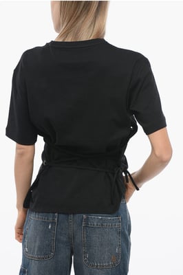 TOMIOK – Svart t-shirt med spetsdetalj baktill