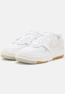 Nike Gamma Force Trainers Womens in White/Light Bone