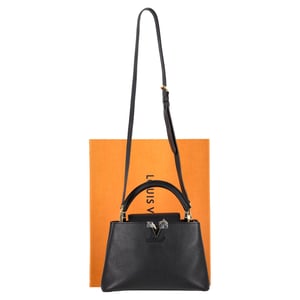 Louis Vuitton Capucines BB handväska i svart läder