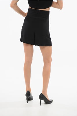 Svarta shorts med hög midja och gyllene knappar