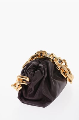 Läderväska THE CHAIN POUCH med magnetisk stängning i vinrött