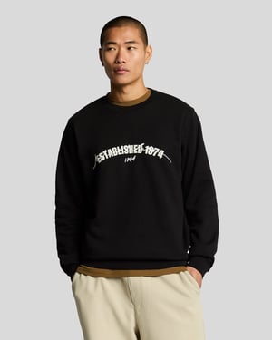 Lyle & Scott Etablerad 1874 Graphic Rund Halsad Tröja - Jet Black