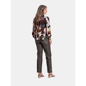 Mucho Gusto Blouse vinci met koeienprint en graffiti illustraties