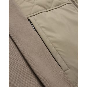 Campbell Aston vest